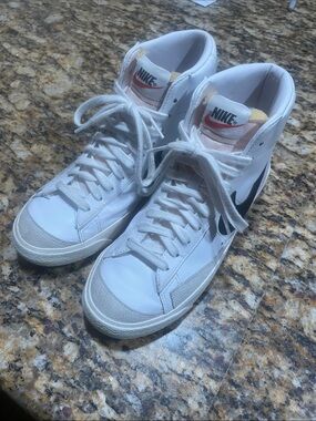 Nike Blazer mid 77 Vintage High-Top Sneakers with Black Swoosh